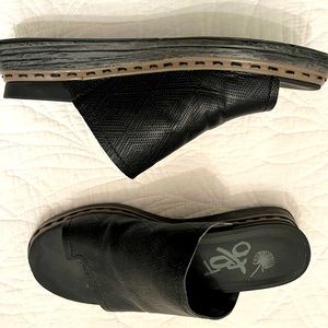 Dusty Black Leather Slides